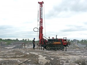 Forages aux diamants pour l'exploitation de pierre dimensionnelle dans une carrière sur la rive sud de Montréal